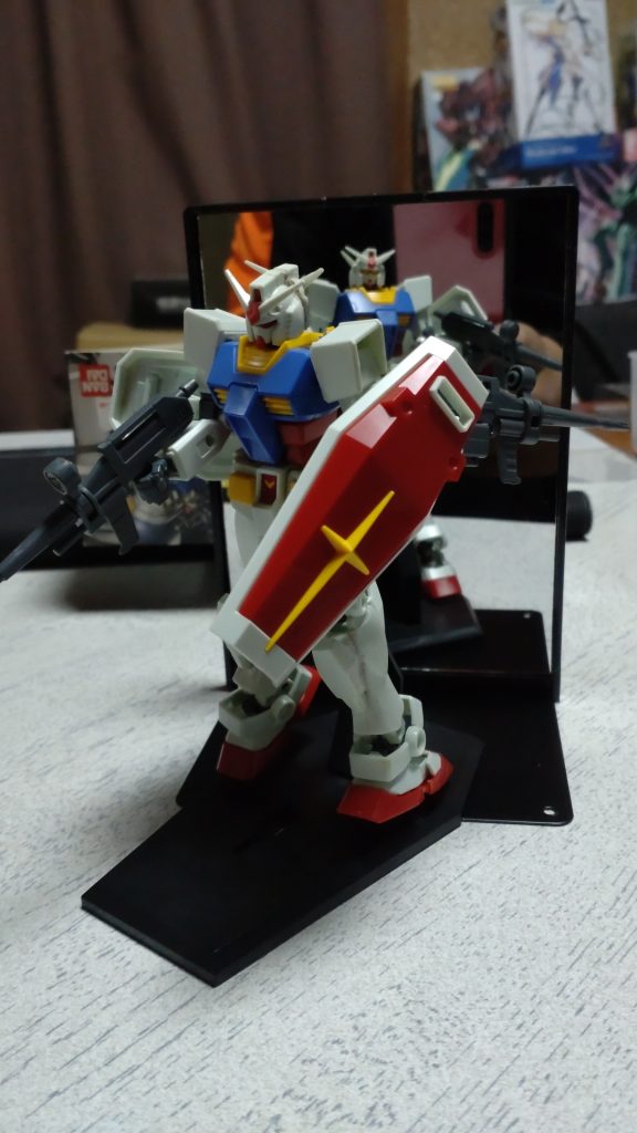 わかりやすく鏡を置いてみましたこれがホントのリバーシブルガンダム！