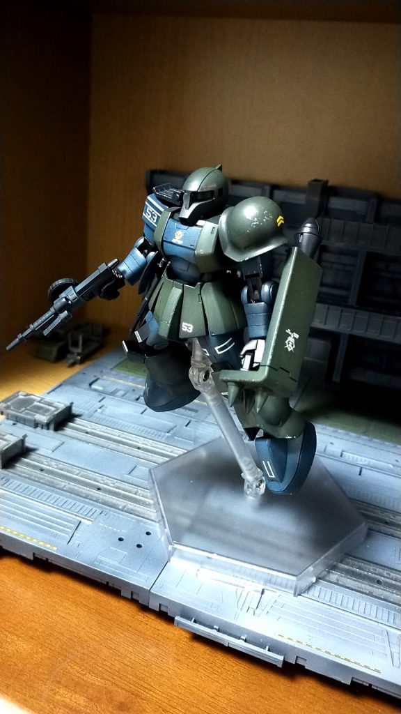 連邦のハエどもめ、MSに勝てると思うのか!