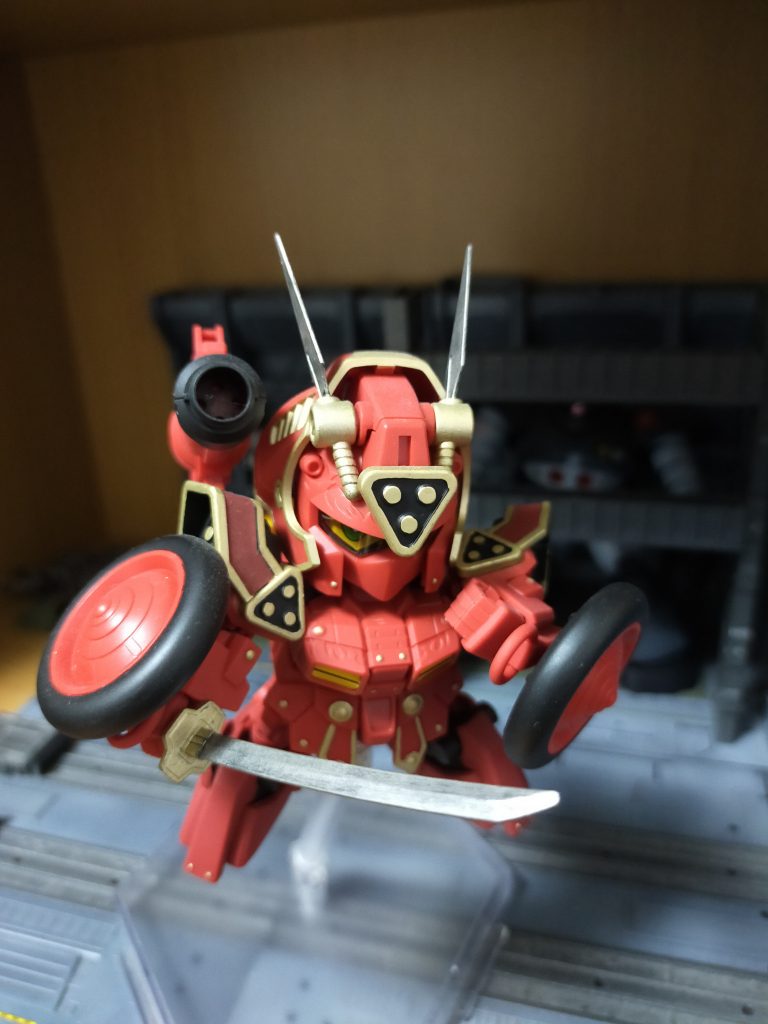 このままでは永遠に完成しないので、SDスピリット指数を上げて、肉抜きとかはもう無視して部分塗装で仕上げちゃいました(笑)