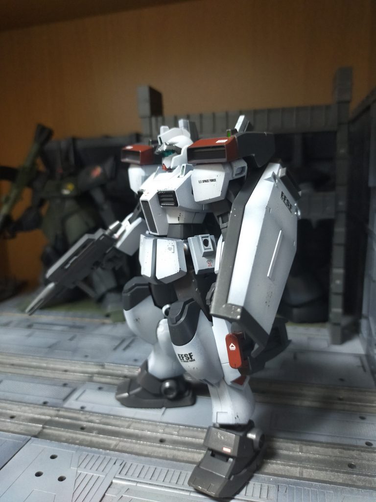 以下妄想。連邦軍から次世代の量産機開発を依頼されたアナハイムはジムⅢをアップデートした機体を用いて様々なシチュエーションでの検証を行っていた。