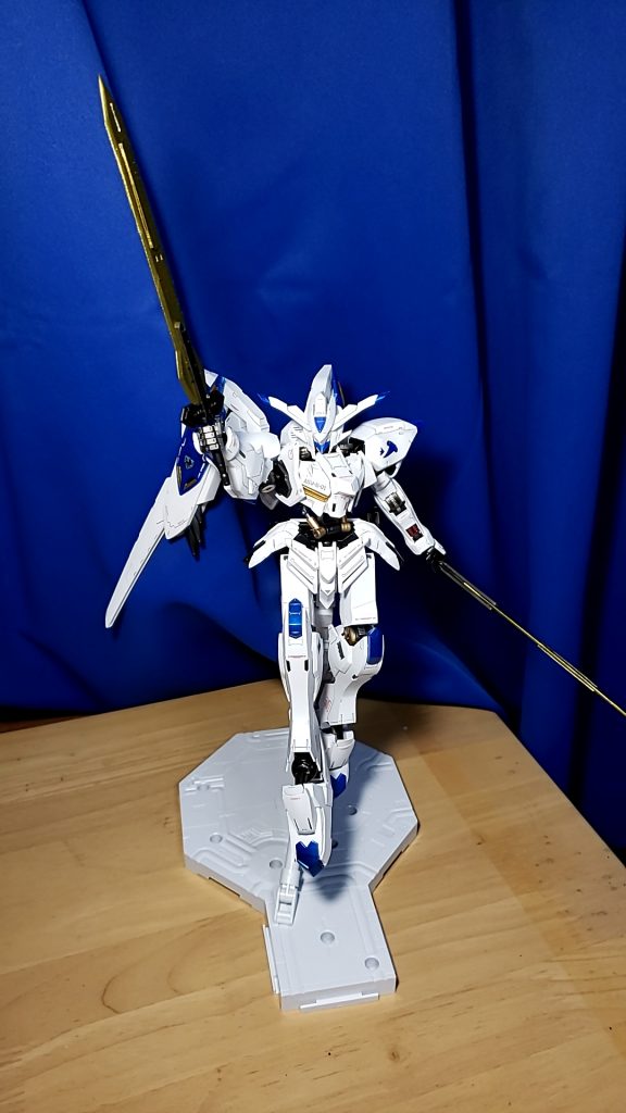 <<ギャラルホルンの真理は此処だ!! 皆、バエルの元へ集え!!!>>そしてバエルと言ったらやっぱりこのポーズ! かっこいいですよね。