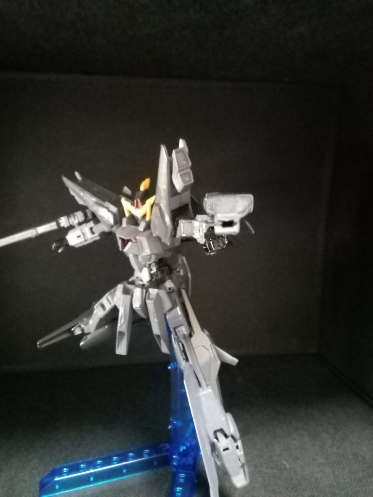 腕のライフルはF91のヴェスパーです。