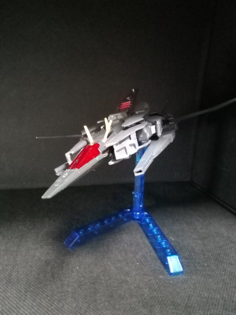 キュリオス!皆さん肩のブースター何か分かります???答えは・・・エールストライクの余剰パーツのビルドストライクの肩の中身です。