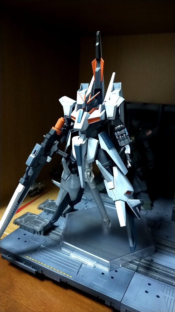 基本塗装中学生の時、プラモ屋で見たFAZZやゼータプラスがすげえオトナなプラモに見えたんですよねえ。