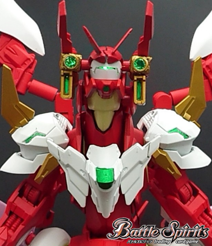 光る~光るぜ~光る~ノヴァ~♪丸いクリアパーツの奥に金属テープを仕込んで奥行きのある輝きをプラス。縦長の方はホログラムフィニッシュをクリアグリーンで塗ってプラ板に張り付けたものを隙間に嵌めています。ホログラム感は写真では伝わらない…