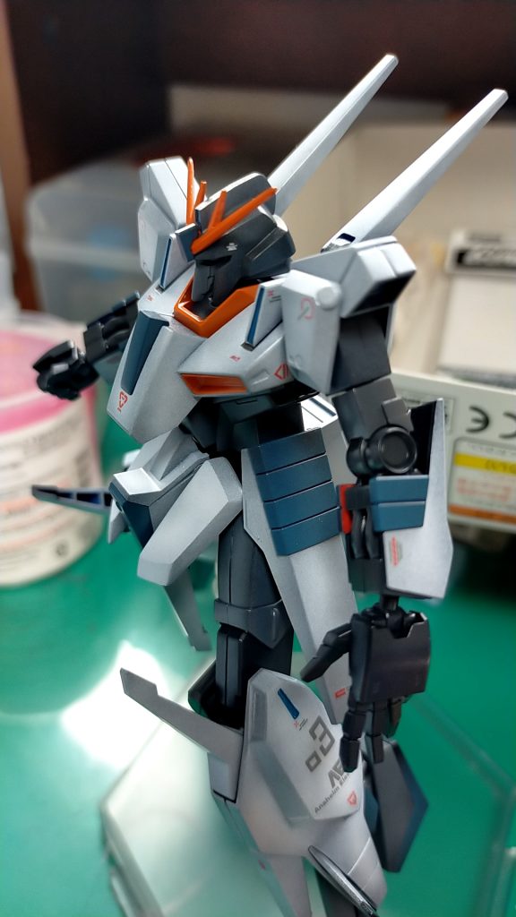 デカールはり。手元にガンダムセンチネルのデカールが無くて·······