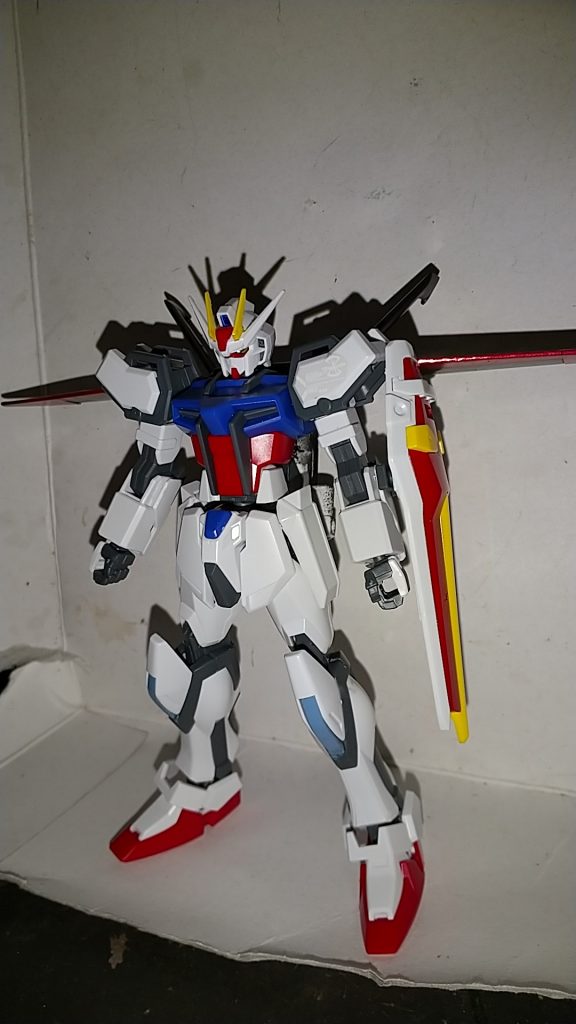 EGストライクをベースにギャラクシーコスモスの背中を改造したものを取り付けました