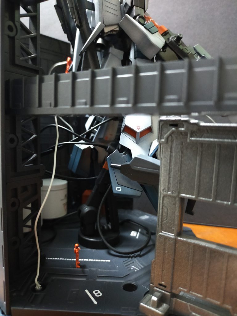 アナハイムの人頑張ってます。