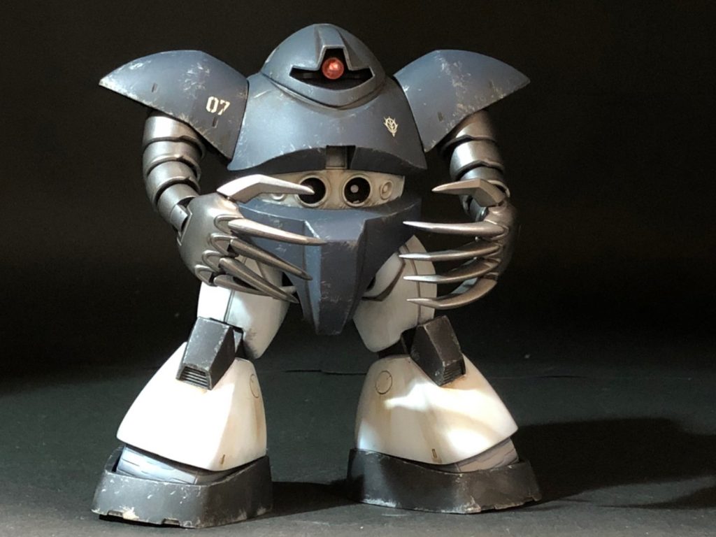 アイアンネイルの存在感がいいですね。先端をヤスリがけで尖らせています。