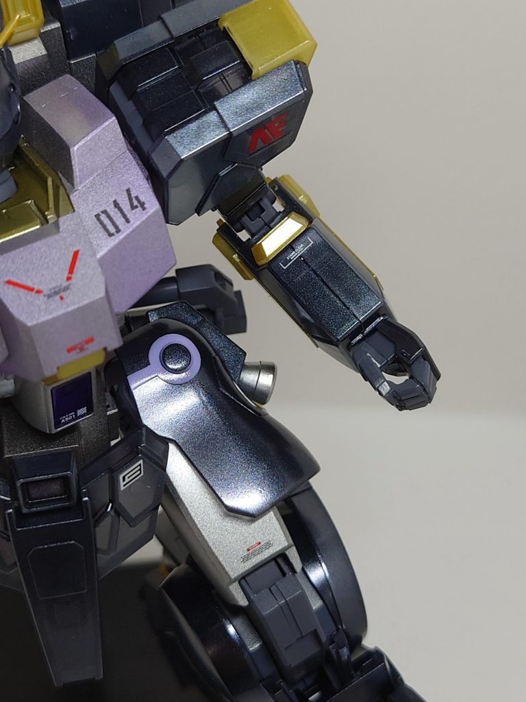 写真では実物よりも分かりづらいですがクリアシルバーにシルバーを混ぜてクリアパーツを活かしつつシルバーに塗装しました。