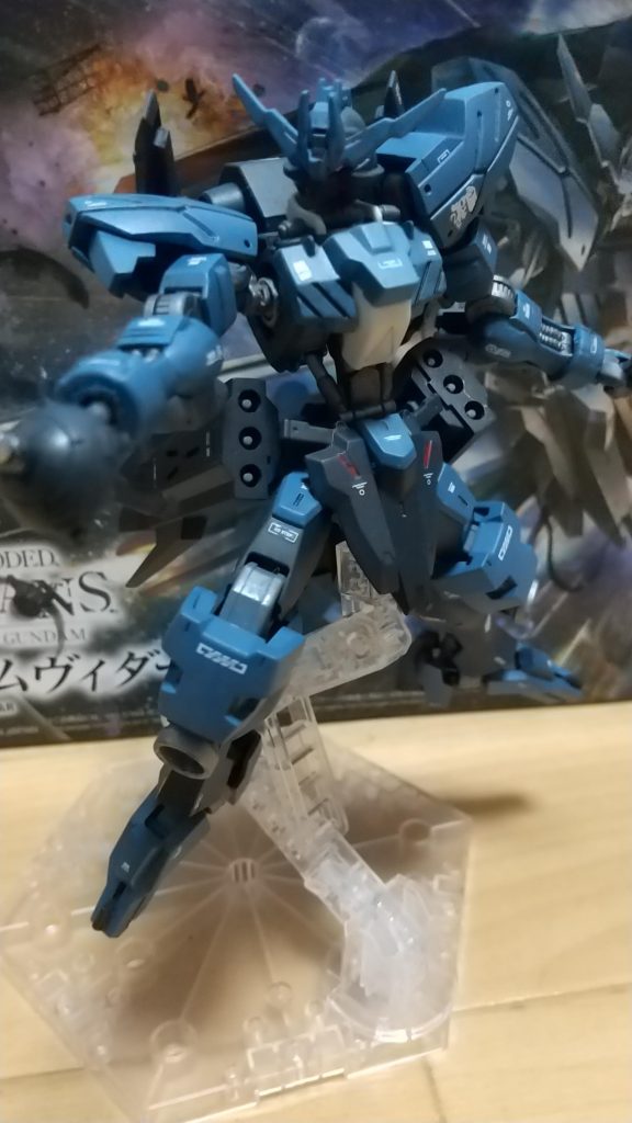 スンマセンポーズ付けるの下手くそです😢鉄血シリーズは 定価も比較的安く 格好いいので お勧めです(*´▽｀*)  