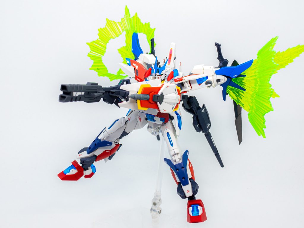 ライフルにシールドのエネルギーパックを接続する事でアブゾーブシールドで吸収したエネルギーを追加充填し、高出力ビームを発射する事が可能。