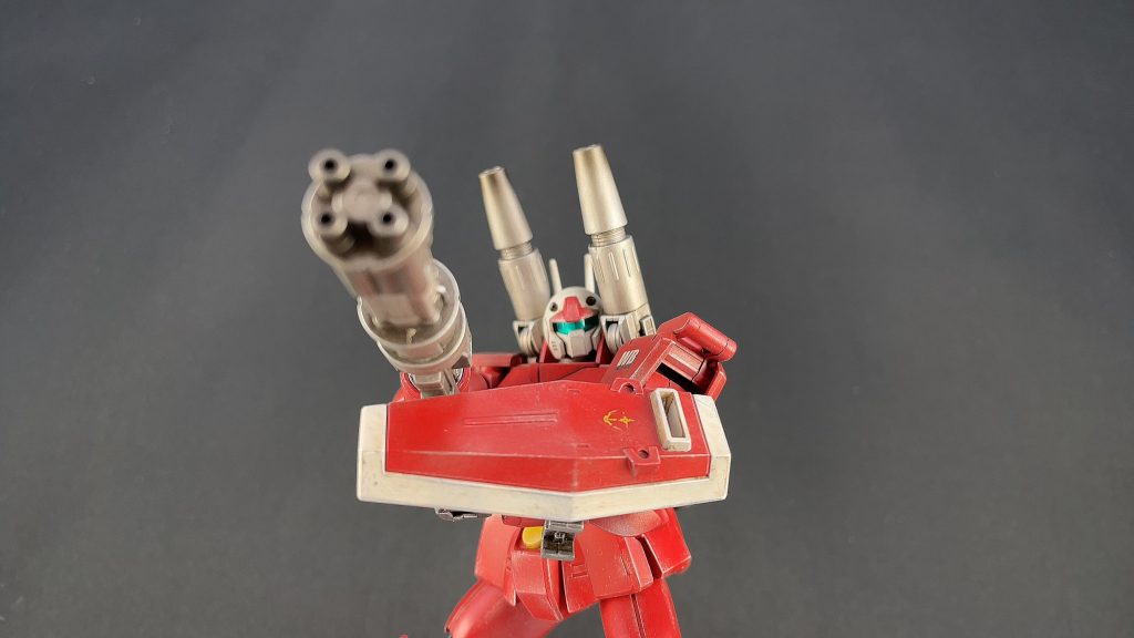 ビームライフルの他にガトリング系の武装を持たせてみました。シールドは「スーパーふみな」のものを流用。肩アーマーはEz-8からの流用。