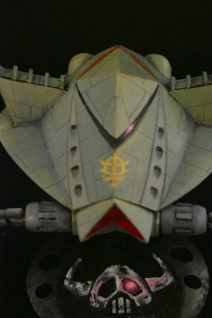 間延びしないようジオン紋章とパネルラインを入れています。