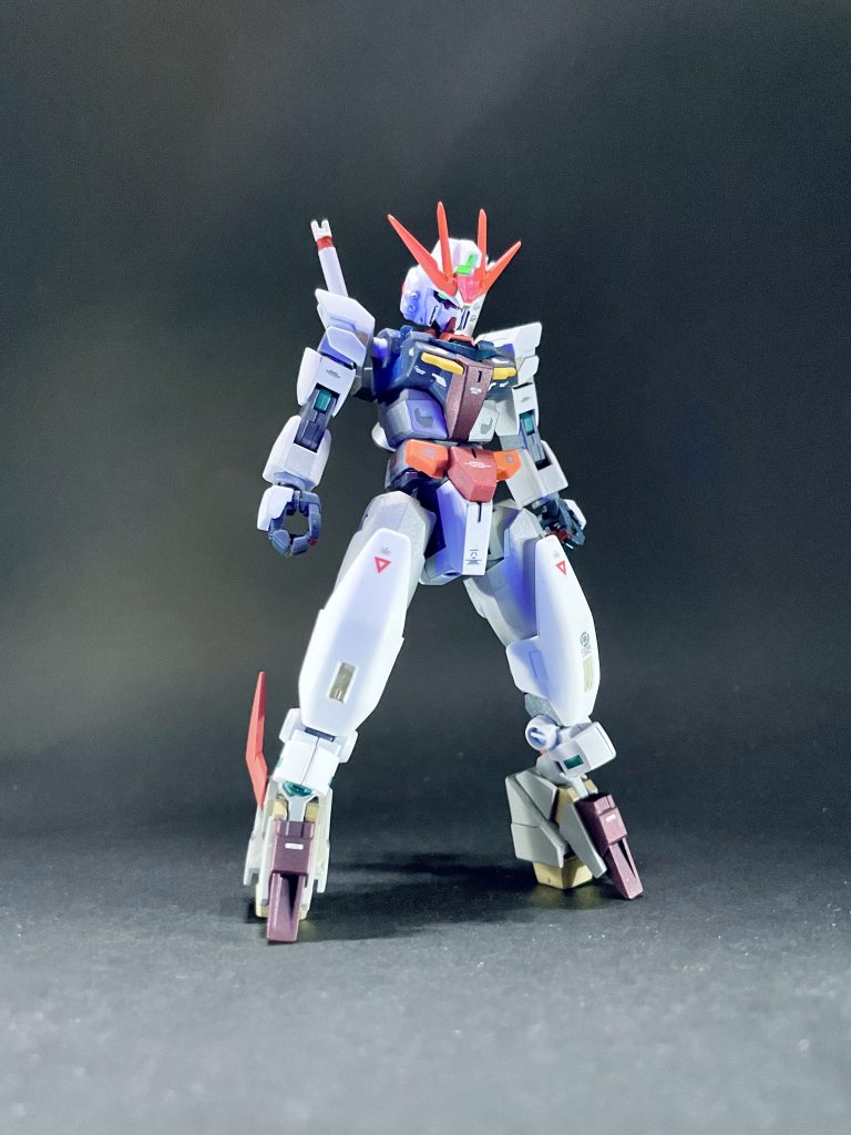 ということでまずはコアガンダムから。名前は【コアガンダムアーク】です。ヘッドはギャラクシーコスモスの頭部にコアガンダムⅡの顔をはめ込みました。胴体は前後可動できるようにし、状態を反らしたり前屈させられるようにしました。他箇所に関しては今までの経験を活かして良いところ取りですw