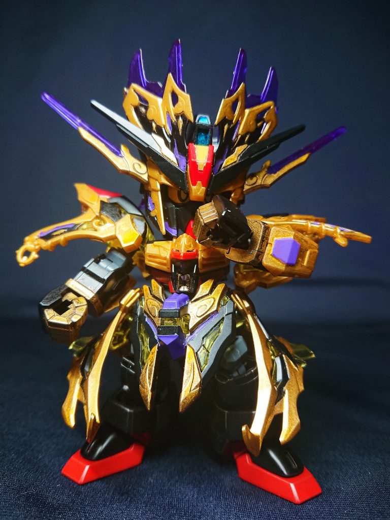 今回の金カラーですが、経年のたった仏像のくすんだ金、仏ゴールドを再現するため塗装時間をかなり短縮しています。実験段階なので、まだ過去作品の三国伝で塗装している金に近いです。