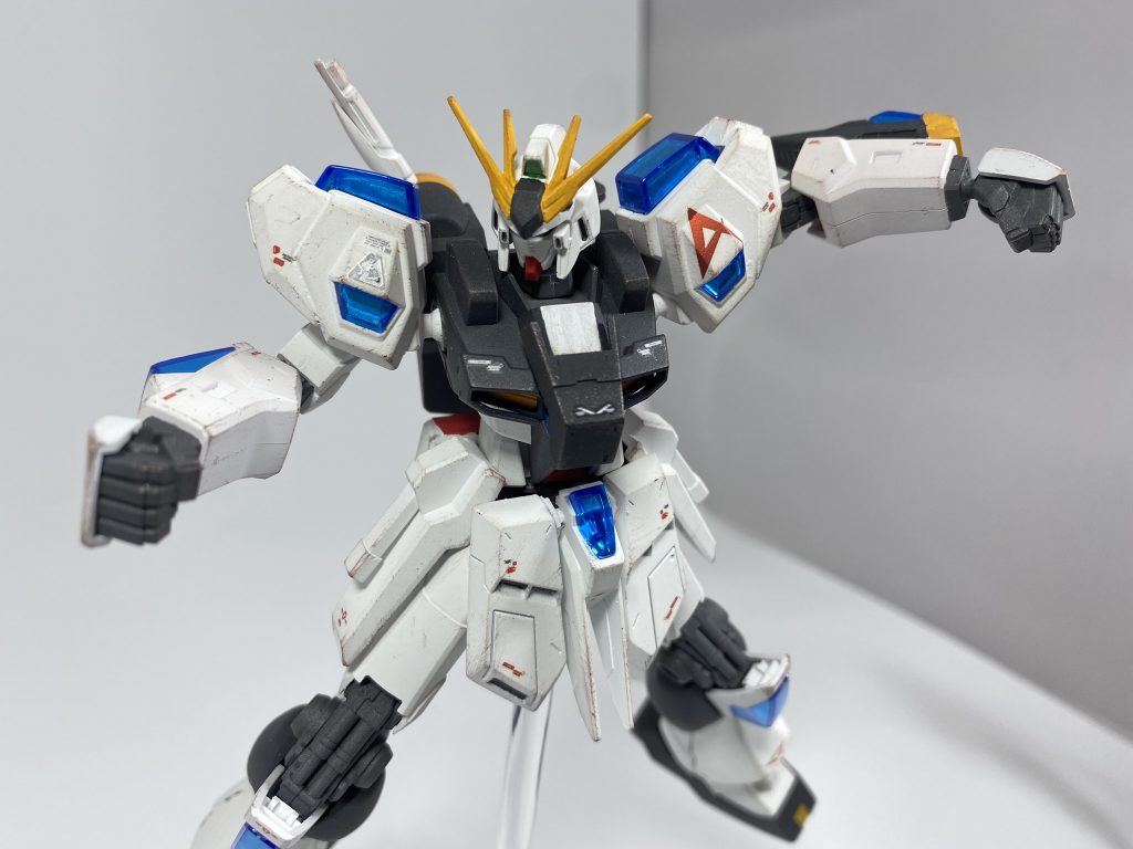 [オマケ1]本機は格闘スキルを装備しているため、全ての武装を失った後でも、逆シャア劇中のように殴りかかることが可能である。