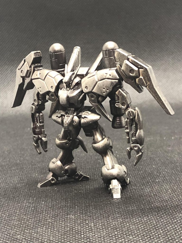 元の造形が良いので単色でも問題ないと思います。結構渋くなりました。