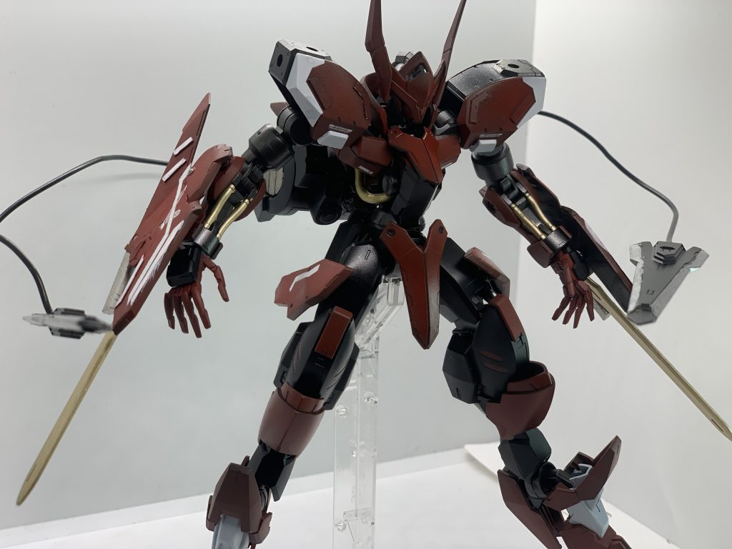 2つの武器を同時に使い素早く、手数の多い攻撃を主とする。