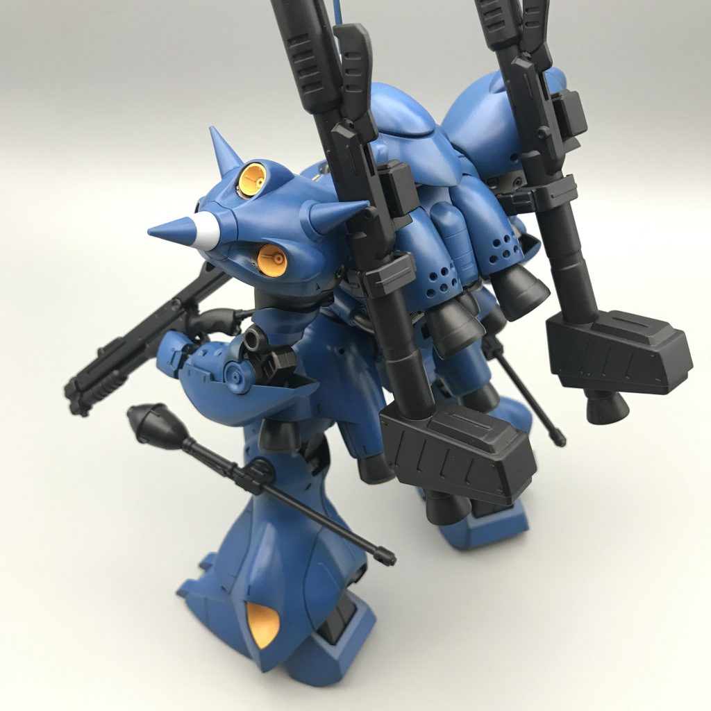 武器の合わせ目も頑張って消してます