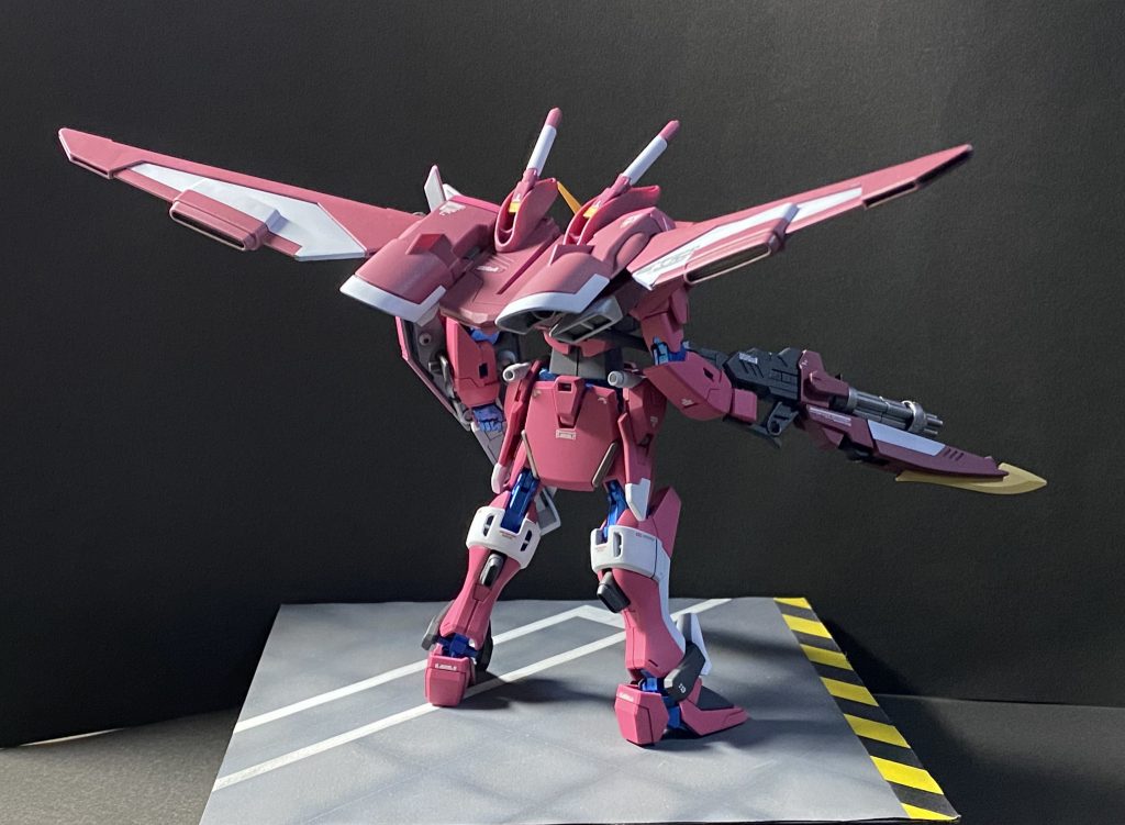 後ろ(°▽°)ファトゥムは配色を変更しています