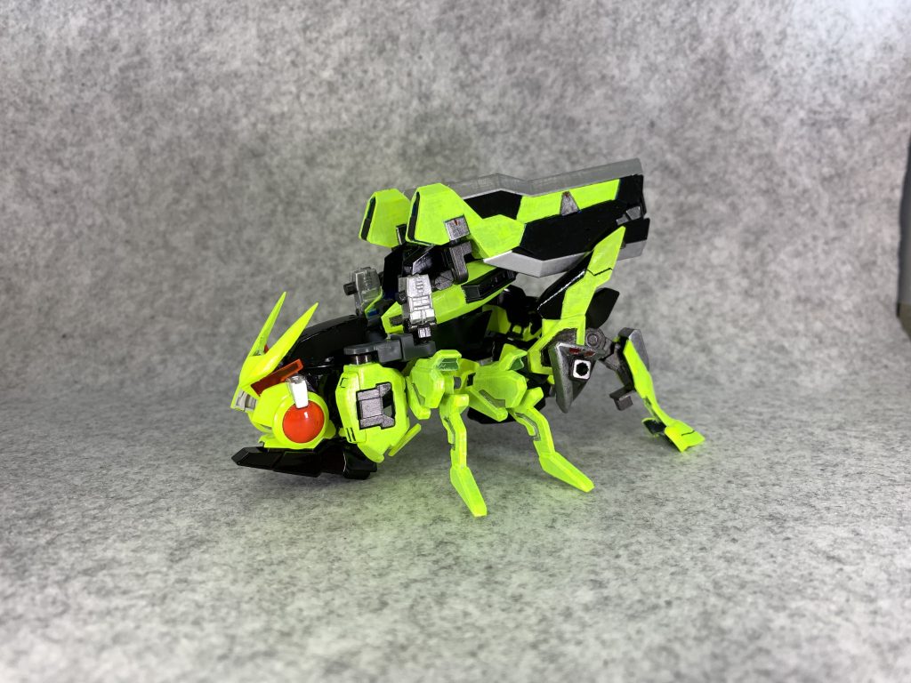 ホッパーライダアーマーゼロコアガンダム専用のアーマーで、バッタの形を模した自律行動型ユニット。プログライズドッキングによりライジングホッパーアーマーへと分離合体する。