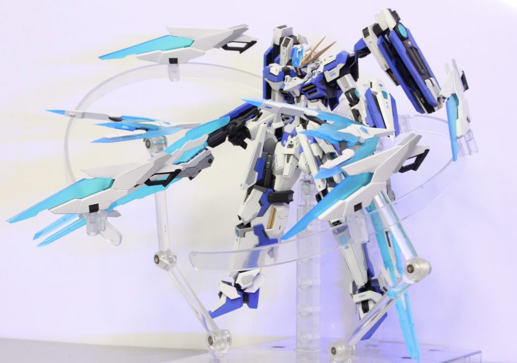 ソードビットは分離後もシールドとして使用することが可能。ラックには大型コンデンサとスラスター、ビームガンが内蔵されており様々な役割を担う。また、ソードビットPは展開することでアサルトモードとなりビーム射撃が可能となる。 GNカレトヴルッフフェーダー