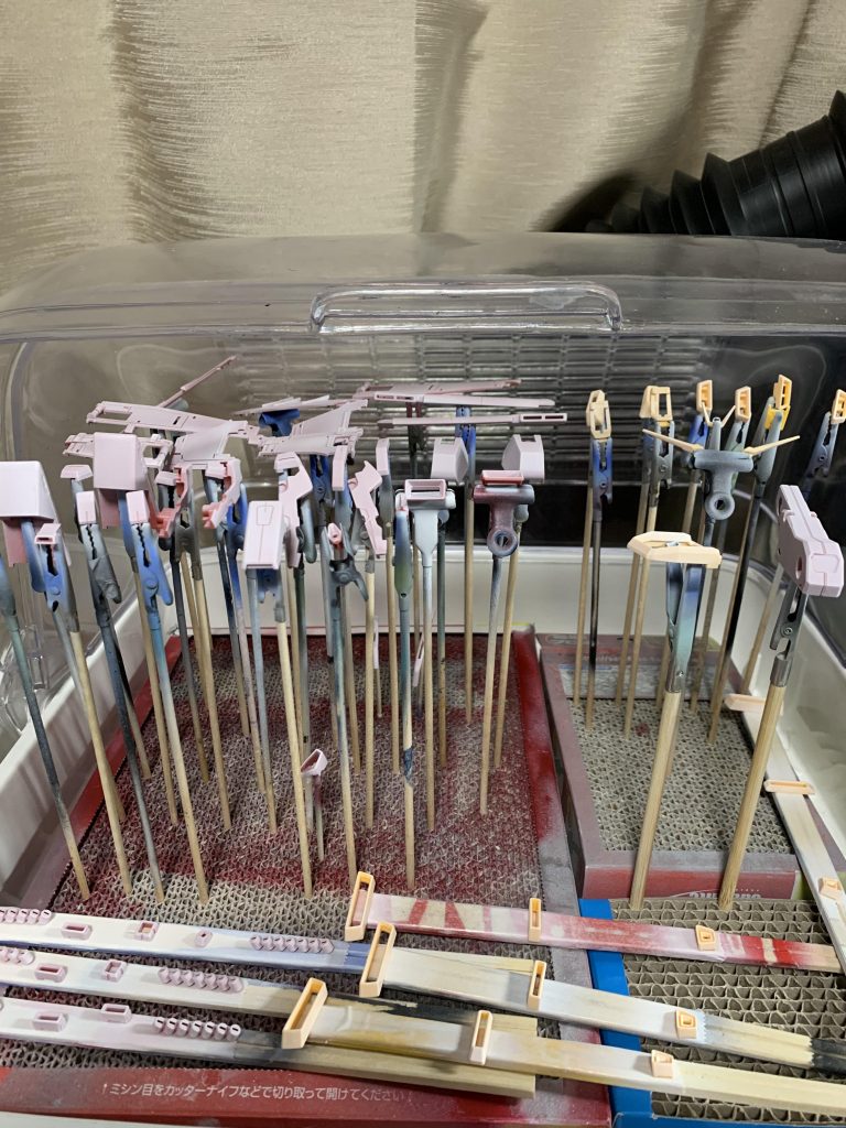 レッドやイエローは白サフで