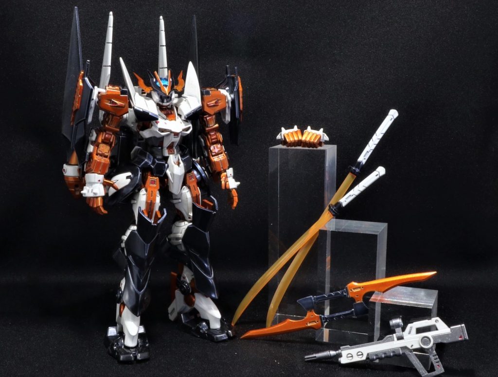 スタティックディスプレイ：武装①：GNロング/ショート ビームサーベル武装②：強化サーベル 紅炎ｘ2 武装③：MA-BAR73/S 高エネルギービームライフル武装④：GNヒールブレード。