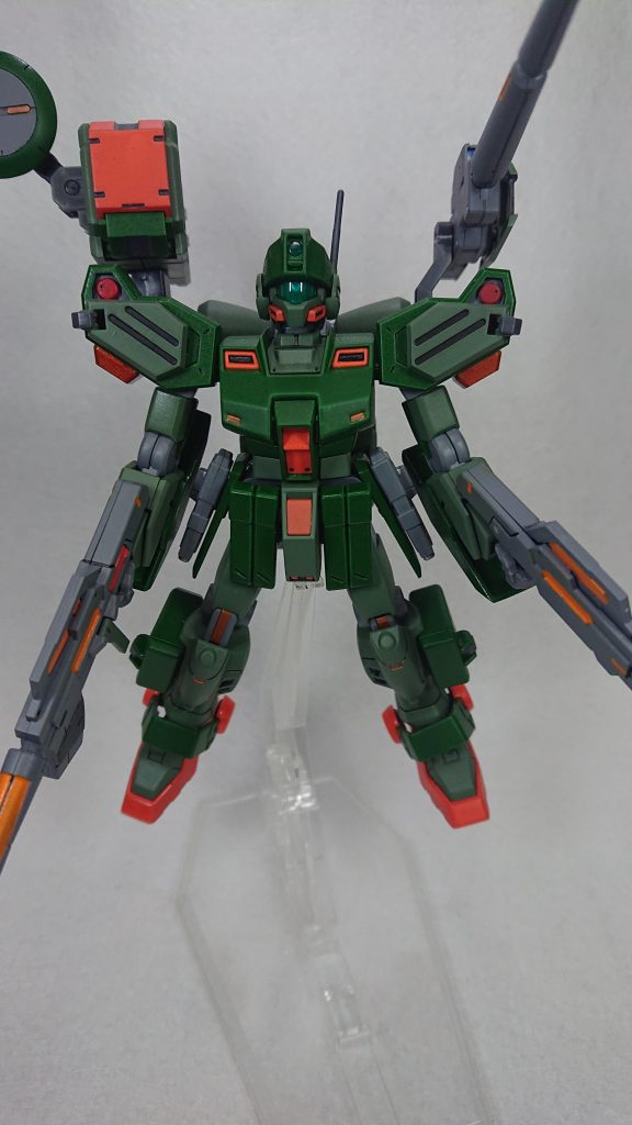 頭部と胴体は「ジムスナイパーK9」サイドスカートを「ストライクノワール」のモノに変更ビームライフルショーティーを装備