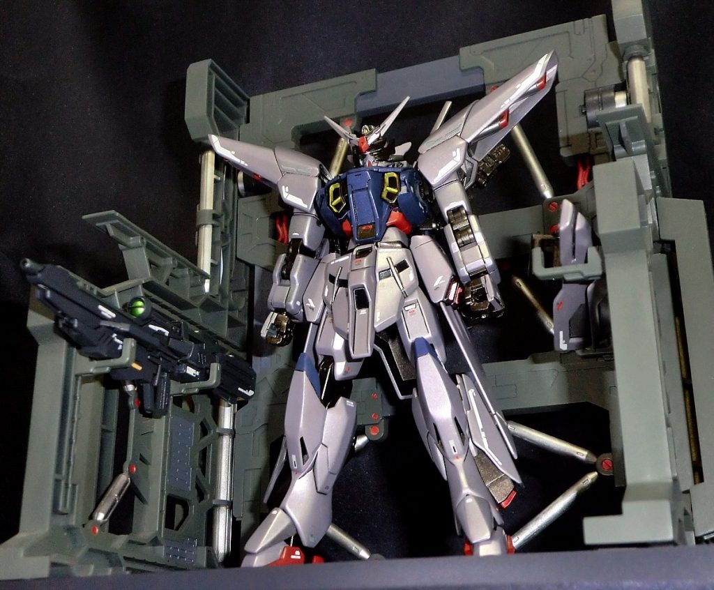 「ドラグーンユニットがついていない」「あんなの飾りです。偉い人にはそれが分からんのですよ」「（…こんな世界滅べ）」あおりのシステムベースは絵になる