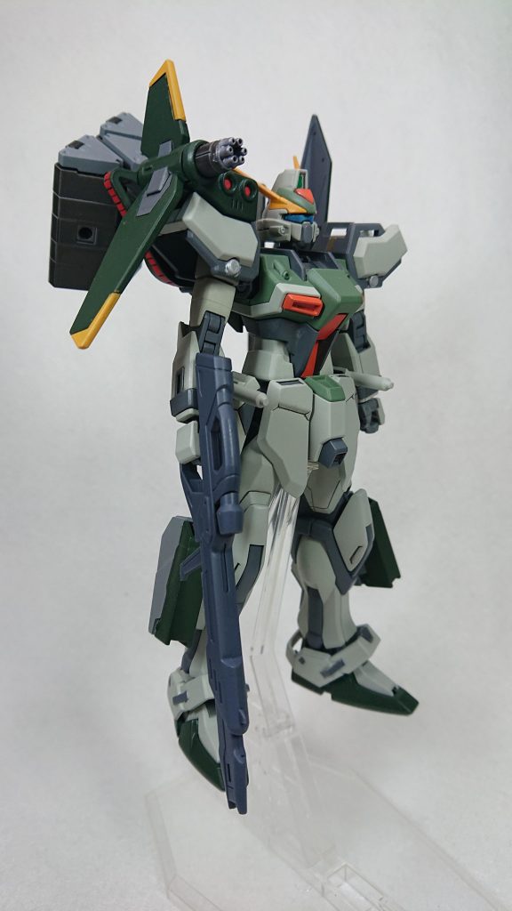 右肩「ランチャーストライク」のミサイルポッドのガトリング部分をMSGのガトリングに変更