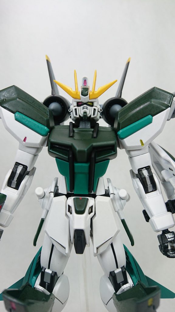 頭部は「ビルドストライク」今回は「Mr.メタリックカラーGX」のメタルピーチとメタルイエローでオッドアイにしてみました