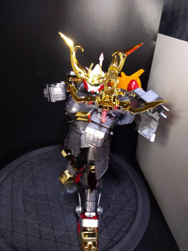 両腕スプリングでロケットパンチ出来るし、銃も発射出来てこんなのこどもの頃に手に入れてたらみんなに自慢しまくってたと思いますwそれくらいにはカッコイイ。