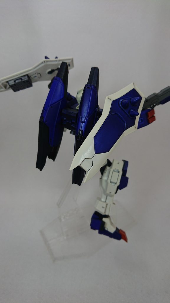 「レオパルド･ダ･ヴィンチ」の肩パーツにシールドを装備シールドには「MSGのミサイルポッド」を装備腕部は「Ez-SR」