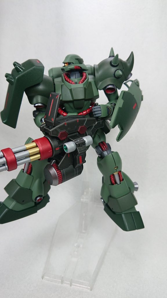 今回もモノアイはセリアのデコレーションシールを使用色はオレンジです