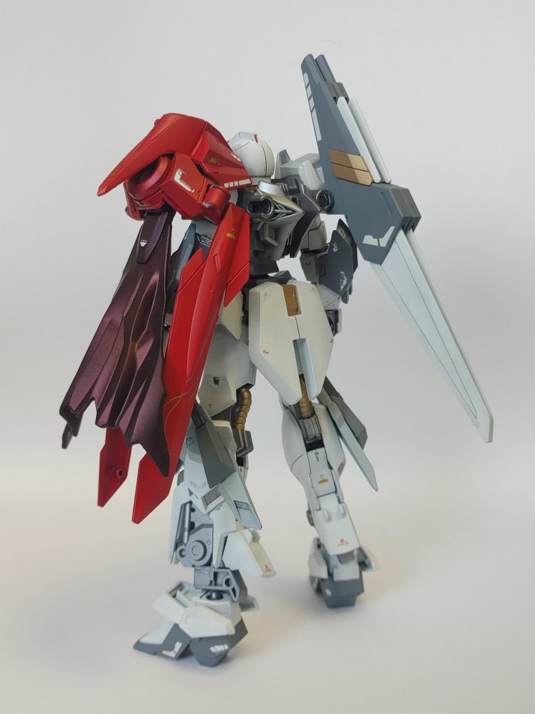 左後ろ百万式の腕甲パーツの一部をバーニアカバー風に取り付けています