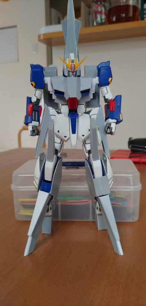 最初はこんなんだった。肩のフレームのむき出しがゼッツーのイメージだったのでこだわり。