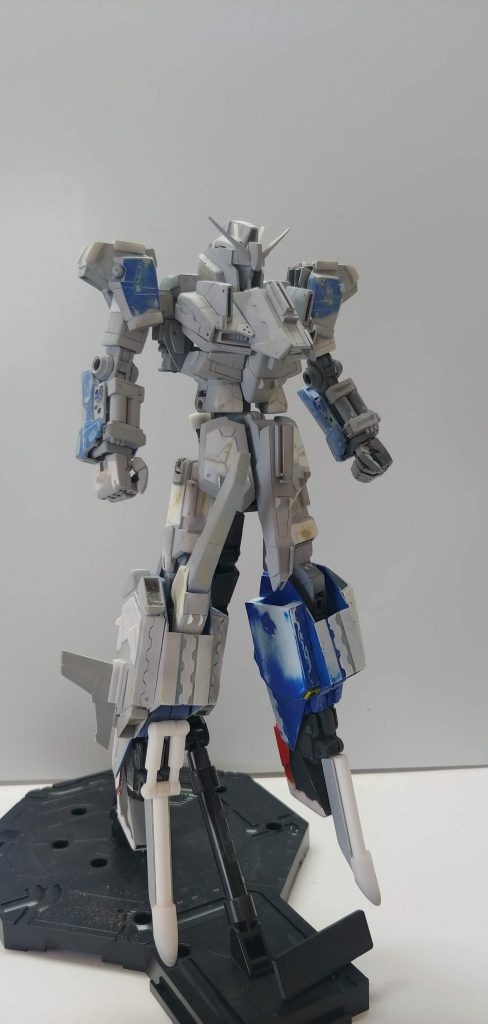 一度完成したものの気に食わないから作り直す。0.3のタガネで彫ってたけど太いから埋め直して0.1で彫り直す。イチバンだるかった。