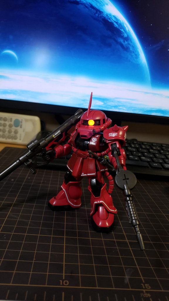 モノアイは蛍光塗料なのでグポォンできます。