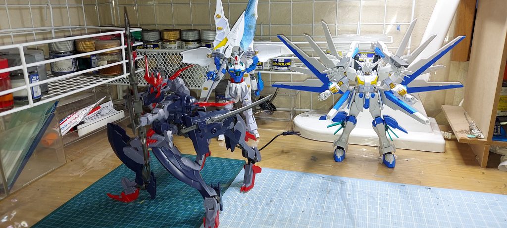 今回購入出来た３体２体は塗装待ち、色が決まらない