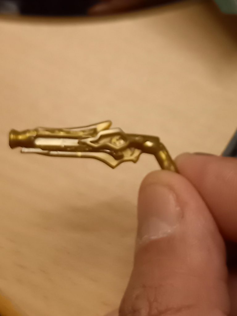 塗り分け前は金パーツ1色でした💦