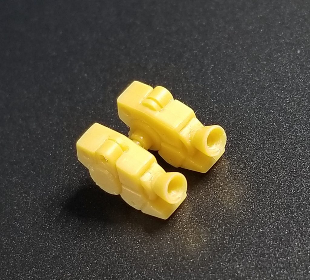 ノズルは適当なモノがなかったので、リューターでそれらしく加工しました。