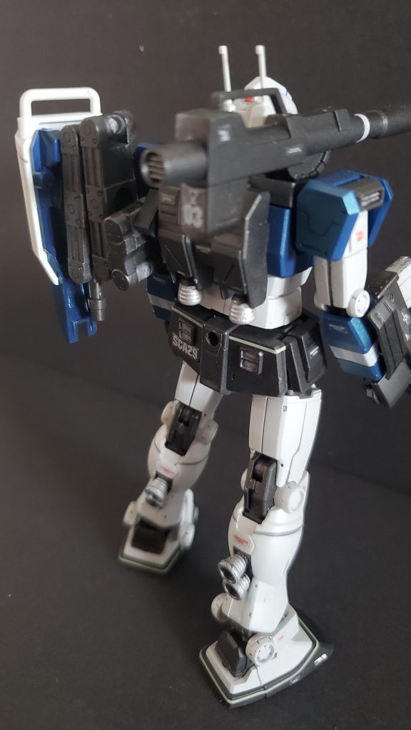 ランドセルのサイドにデフォルトで3mm穴が空いていたので、何か挿したくなる衝動にかられてしまった;