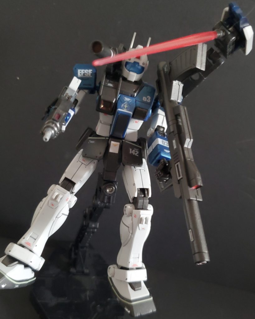 サブアームの先端にビームサーベルを装着