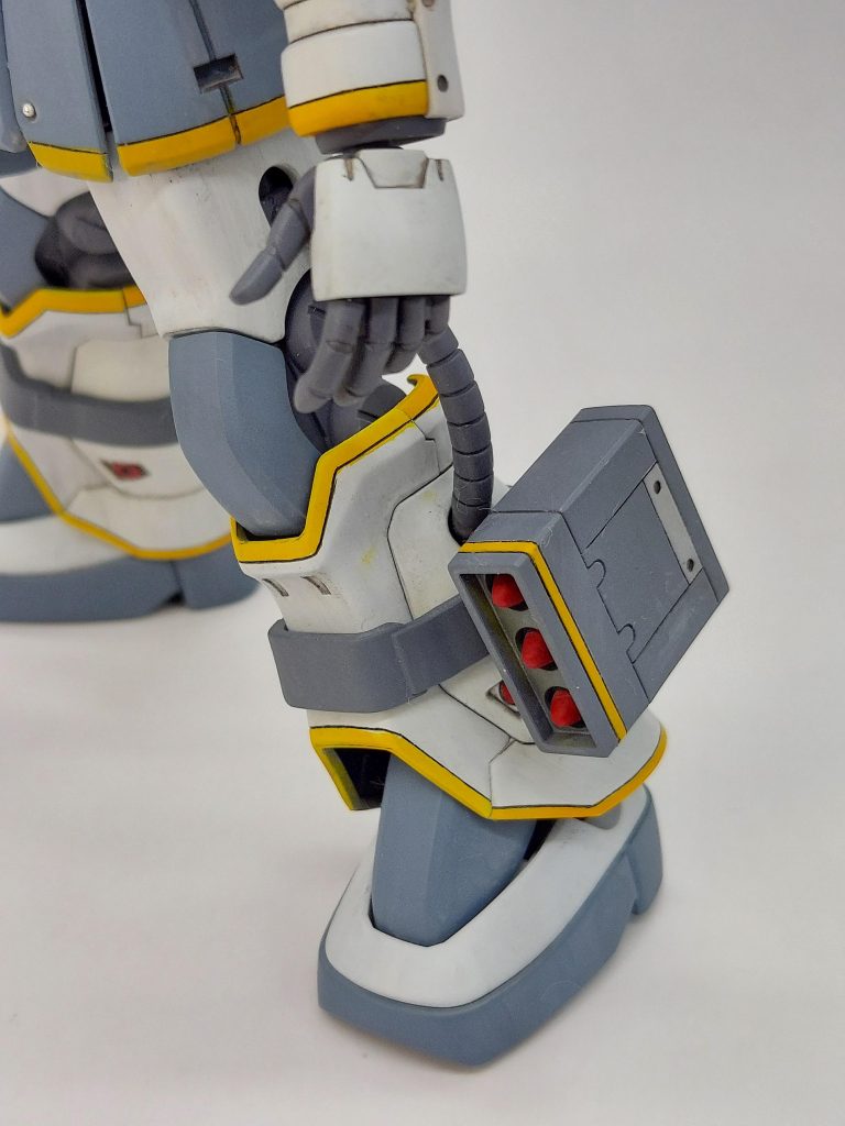 下半身周りスジボリを追加してライン状に塗り分けてみました