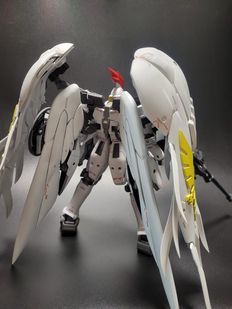 バックショット。目立つ合わせ目は後側の羽とドーバーガンの砲身みという良キット！