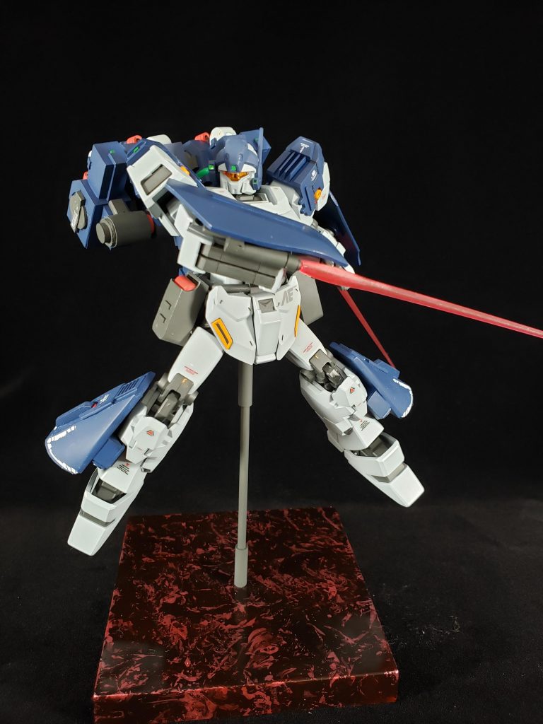 シールドはサーベルの使用も可能