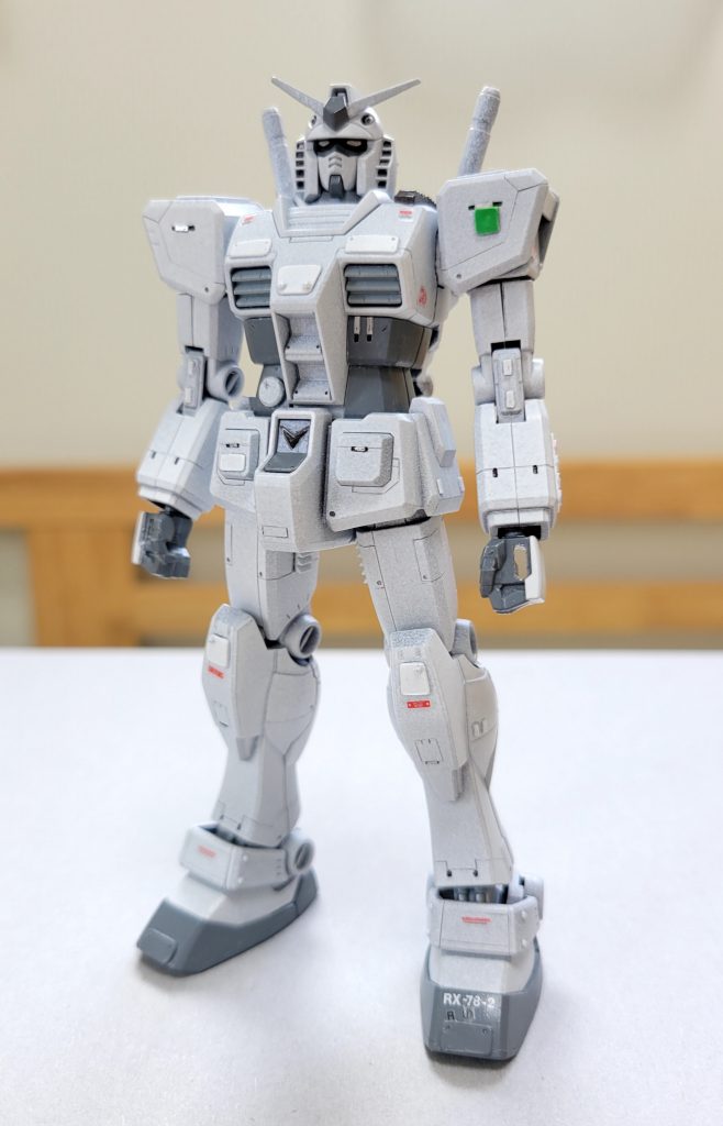 …で、出来上がったのが、コレ(G3ではありません)。シンプルに作ろうと考えてたんですが、ついつい彫ったり貼ったり。右脇腹や左肩にダイヤルっぽいのを、両腕にはボタンっぽいのを付けました。