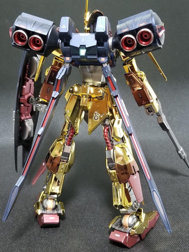 バックショット。本来ならビームサーベルがバックアーマーに付くんですが、シールドにもうあるのでね(笑)ここは無しで。って何の為のラックだよ？って話ですが…ま、追加武装用ってことで(笑)